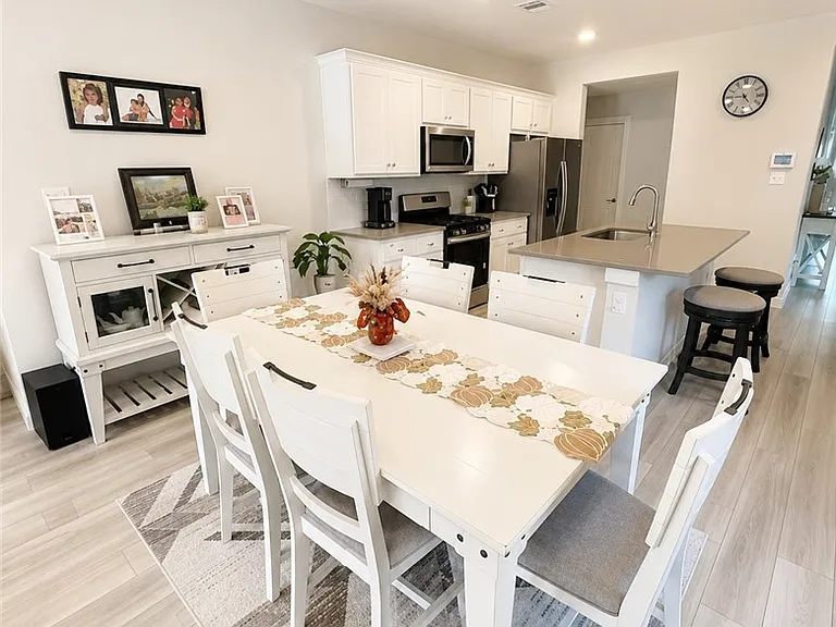 963 Lady Bird Ln — Photo 2