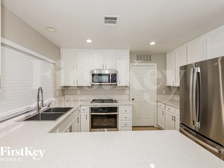 277 Fairbrook Dr — Photo 7