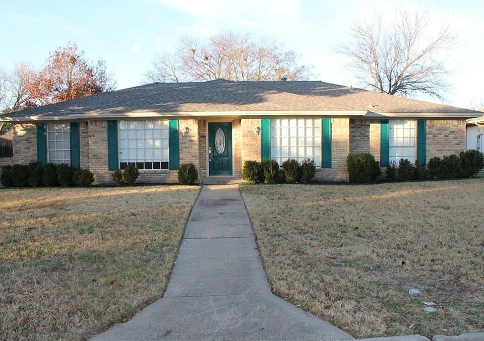 1st image of 703 Cypress Dr