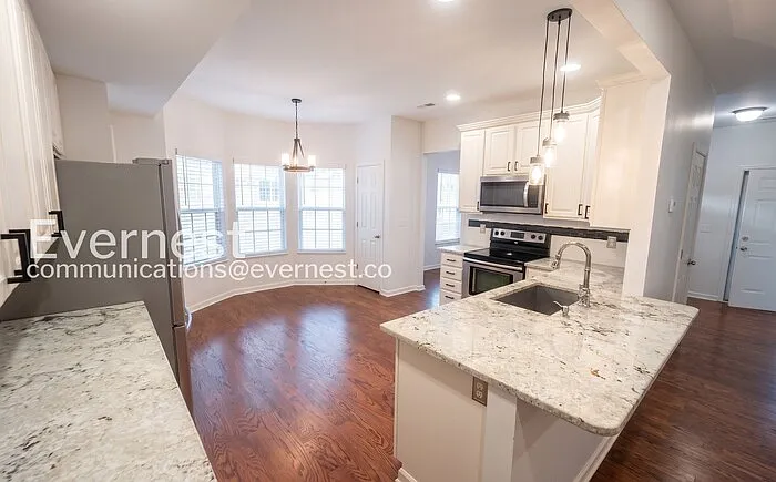 1084 Ashcraft Ave — Photo 4