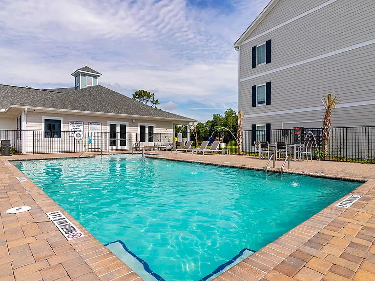 The Pointe Grand Apartment Homes — Photo 4