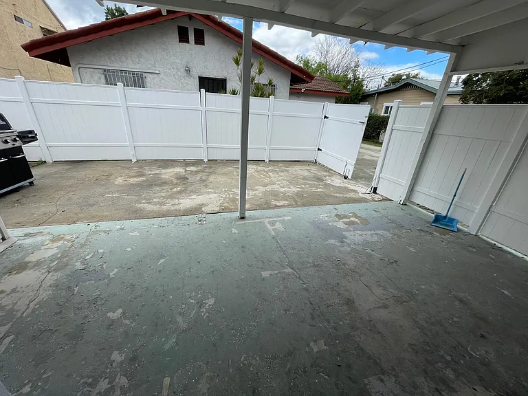 718 Raleigh St — Photo 15