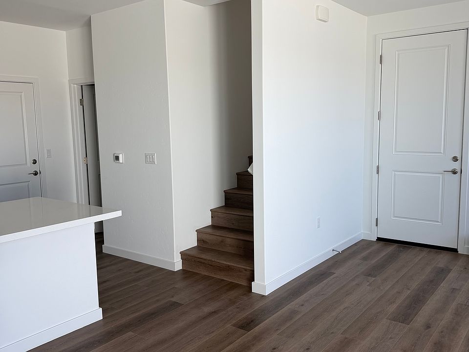 1st image of 415 River Terrace Dr