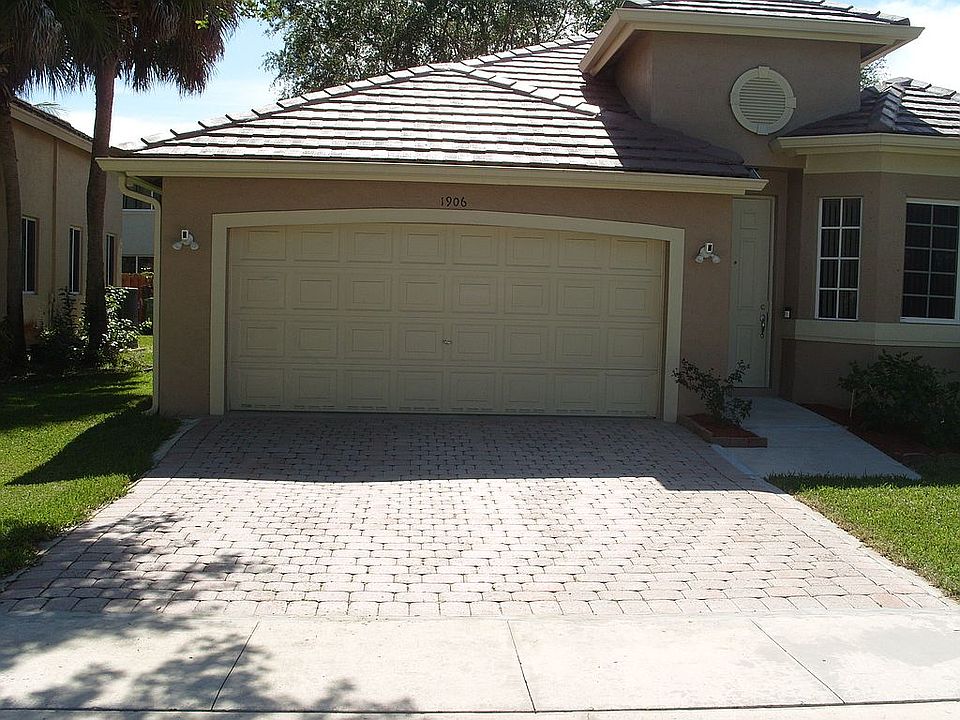 1st image of 1906 NW 98th Ave