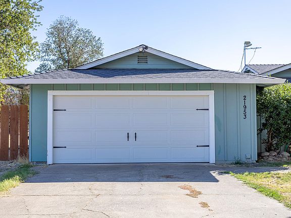 4th image of 21953 Berkeley Dr