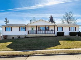 3305 W Rusholme St, Davenport, IA 52804