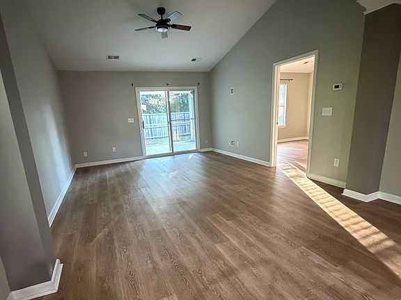 4th image of 1300 River Rock Rd