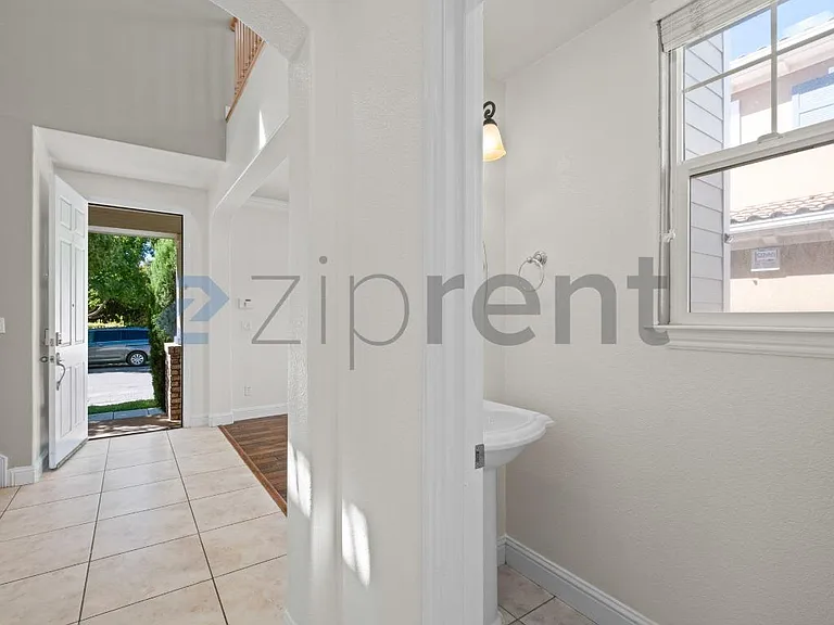 139 N Lafayette St — Photo 7