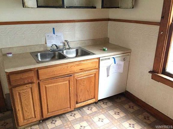 5th image of 476 Winspear Ave