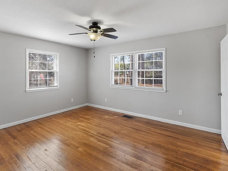 400 Hallmark Rd — Photo 29