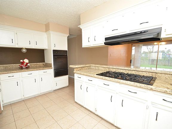 3rd image of 439 Breeze Park Dr