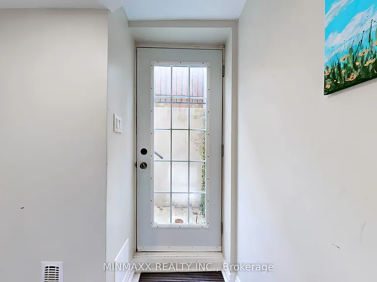 419 Wettlaufer Ter — Photo 38