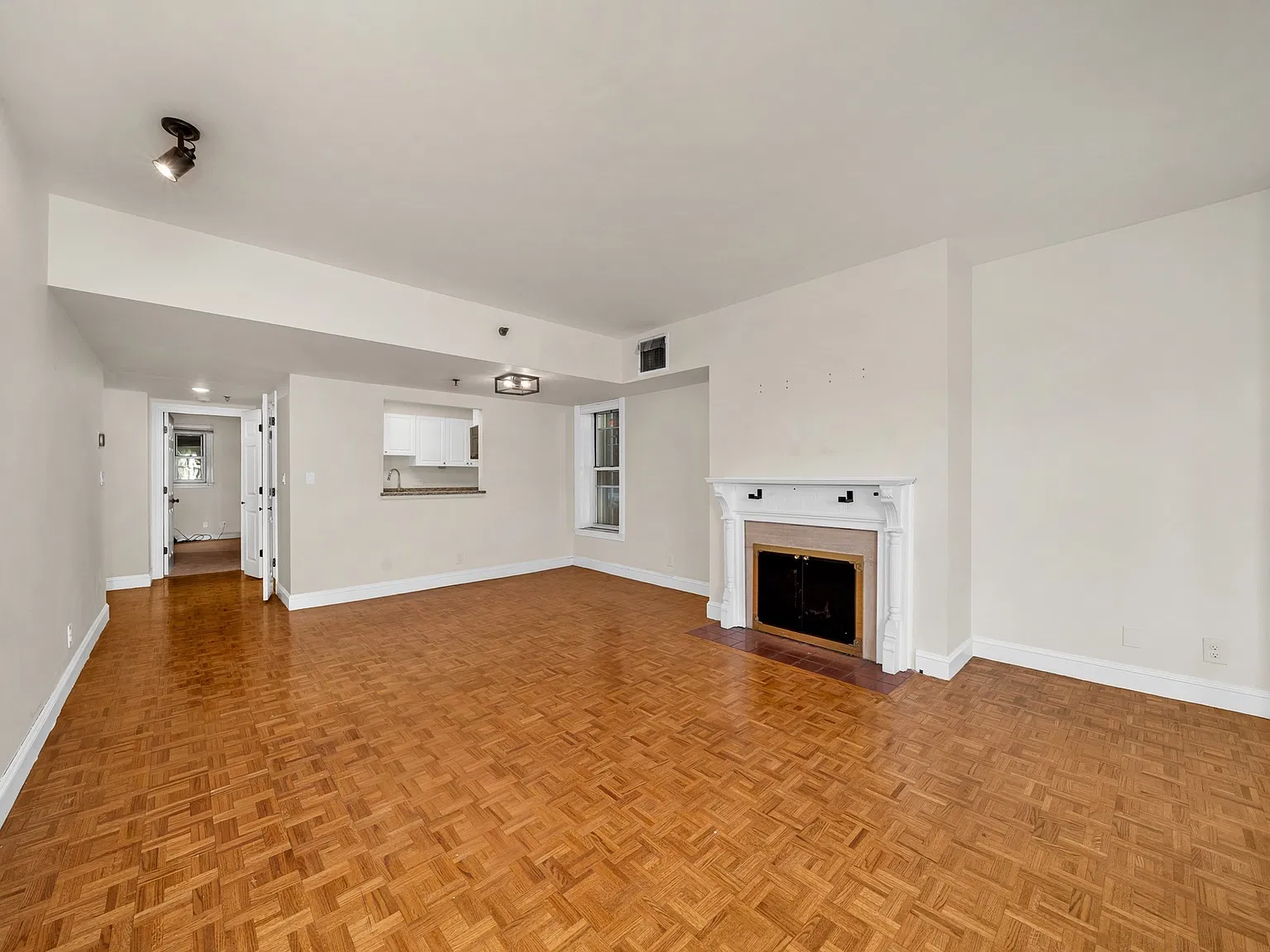 1 bed, 1.5 bath, 767 sqft, $4,000 — Photo 3