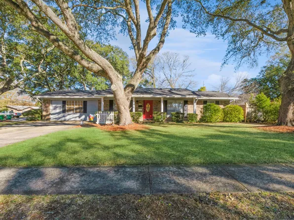 703 Crestwood St, Mary Esther, FL 32569