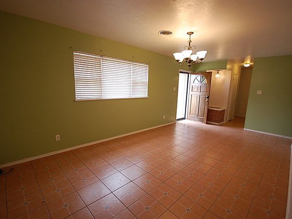 5th image of 905 Sandia Dr