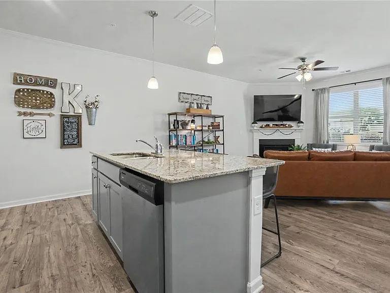 723 Woodstock Grove Dr — Photo 17