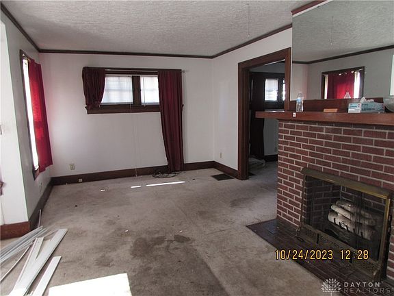 3rd image of 1015 Lexington Ave