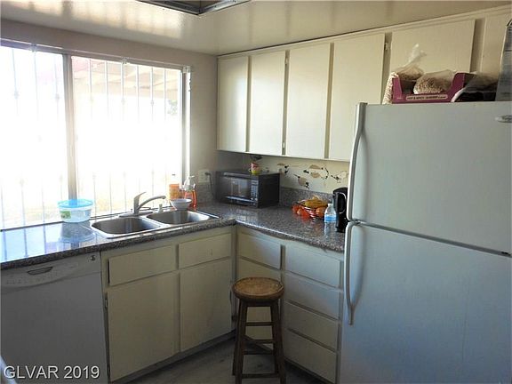 5th image of 5152 Airdrie Pl