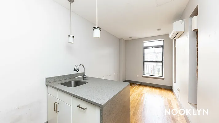Rented by Nooklyn NYC LLC | media 29