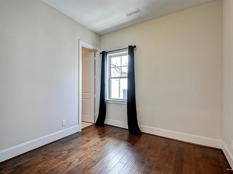 720 N Shepherd Dr — Photo 21