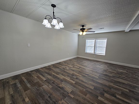 5th image of 2875 Bay Ave