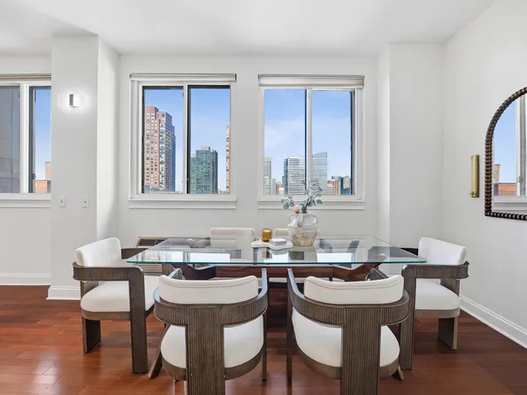 311 Washington Street image 9 of 26