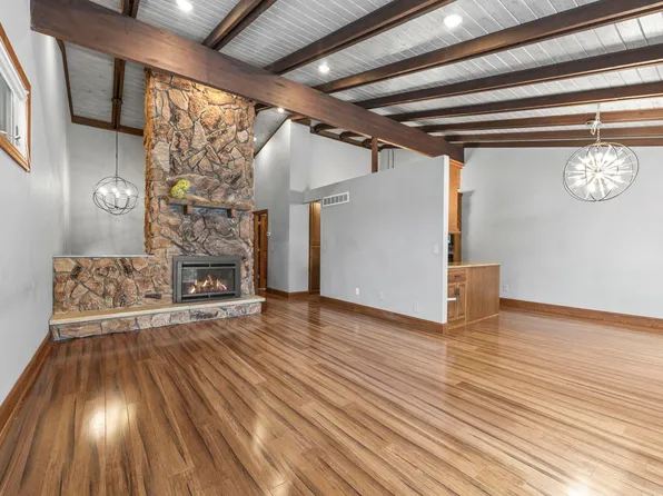 9708 Mill Creek Dr, Eden Prairie, MN 55347