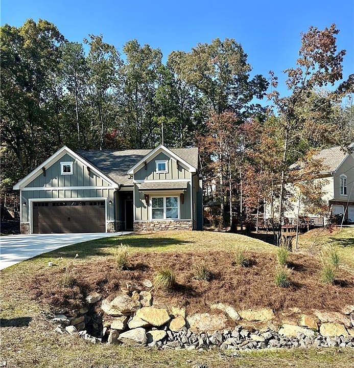 1st image of 360 Pinebrook Dr