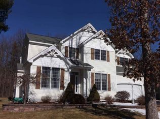 40 Bayberry Dr, Malta, NY 12020