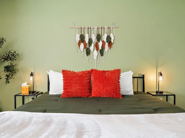 2802 N Pennington Dr, Chandler, AZ 85224