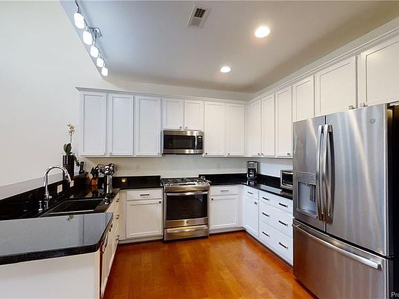 3rd image of 5403 Beverly Ln