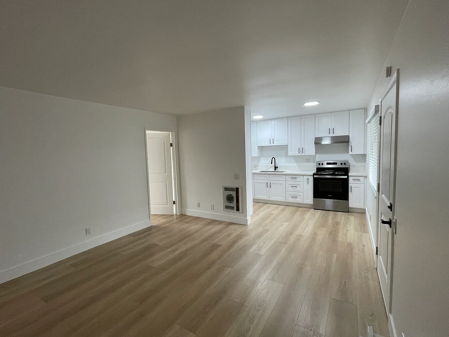 1 bed, 600 sqft, $2,300 — Photo 3
