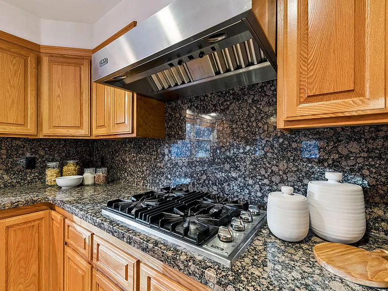 926 Tanglewood Dr — Photo 14