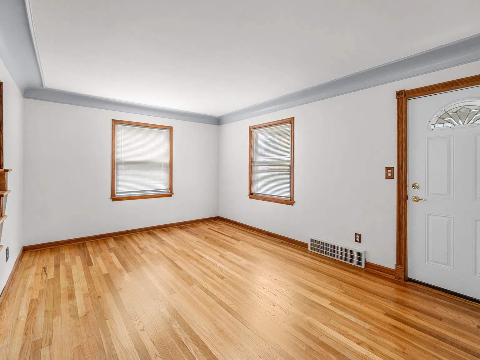 3 bed, 1.5 bath, 1500 sqft, $2,000 — Photo 3