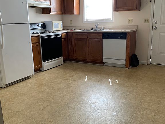 3rd image of 1099 Merrick Dr APT 8