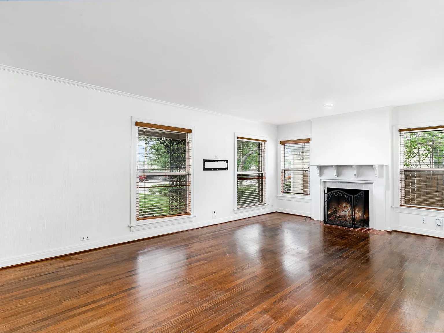 3 bed, 2.0 bath, 1754 sqft, $4,900 — Photo 3