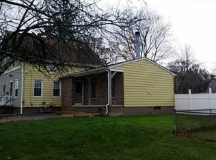 341 Sargent St, Warwick, RI 02888