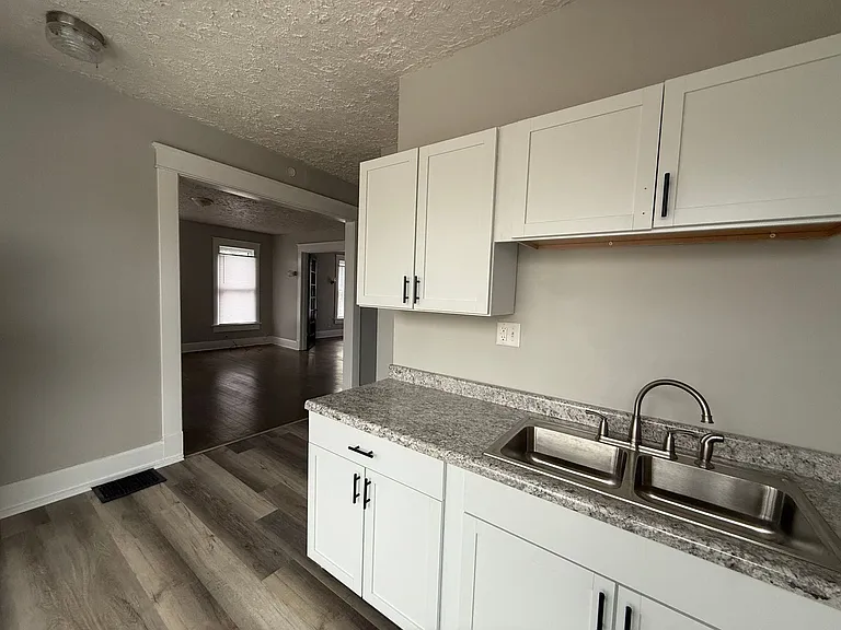 1044 N 8th St #B — Photo 3
