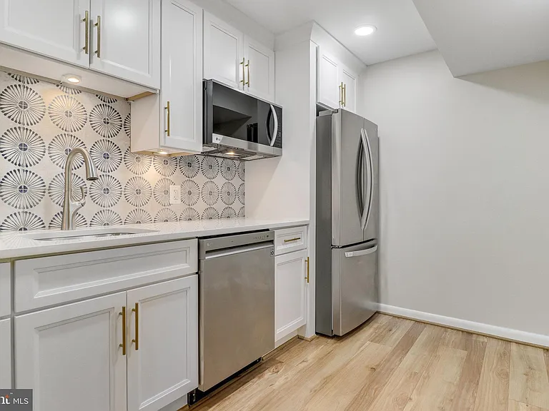 5019 Fleming Dr — Photo 32