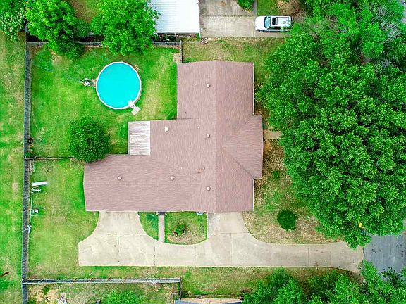 3rd image of 1906 Idylwood Dr