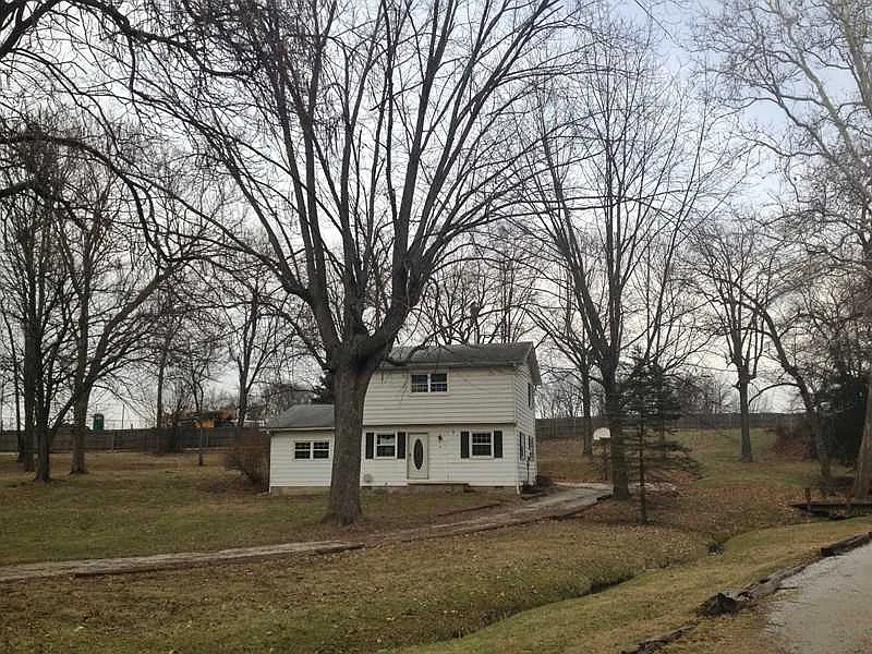 16 Jackson Blvd photo 1