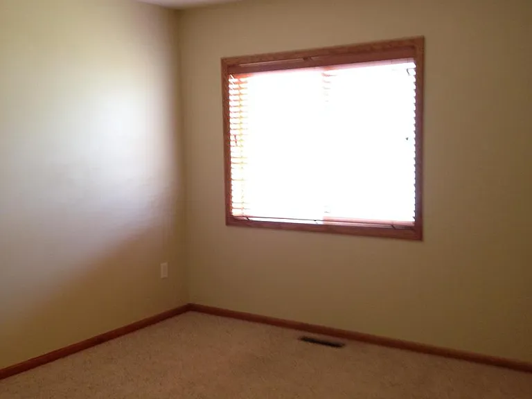 2103 Linden Trl — Photo 11