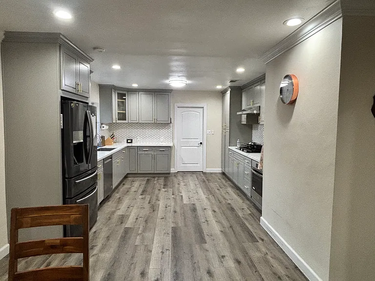5444 Howard St — Photo 14