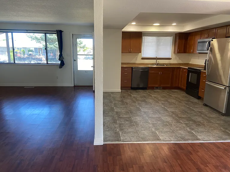 2634 W Texas St — Photo 6