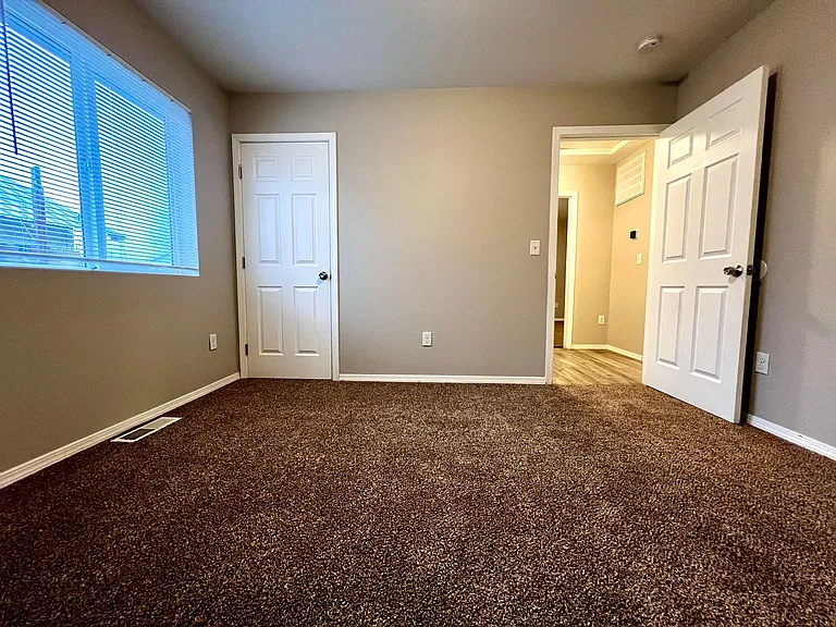 1320 S 13th Ave — Photo 24