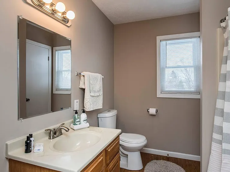 410 E Walnut St #2C — Photo 8