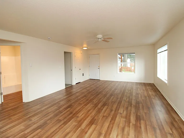 McKenzie Court — Photo 7