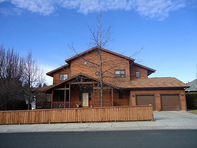 1st image of 630 SE Meadow Vale Dr