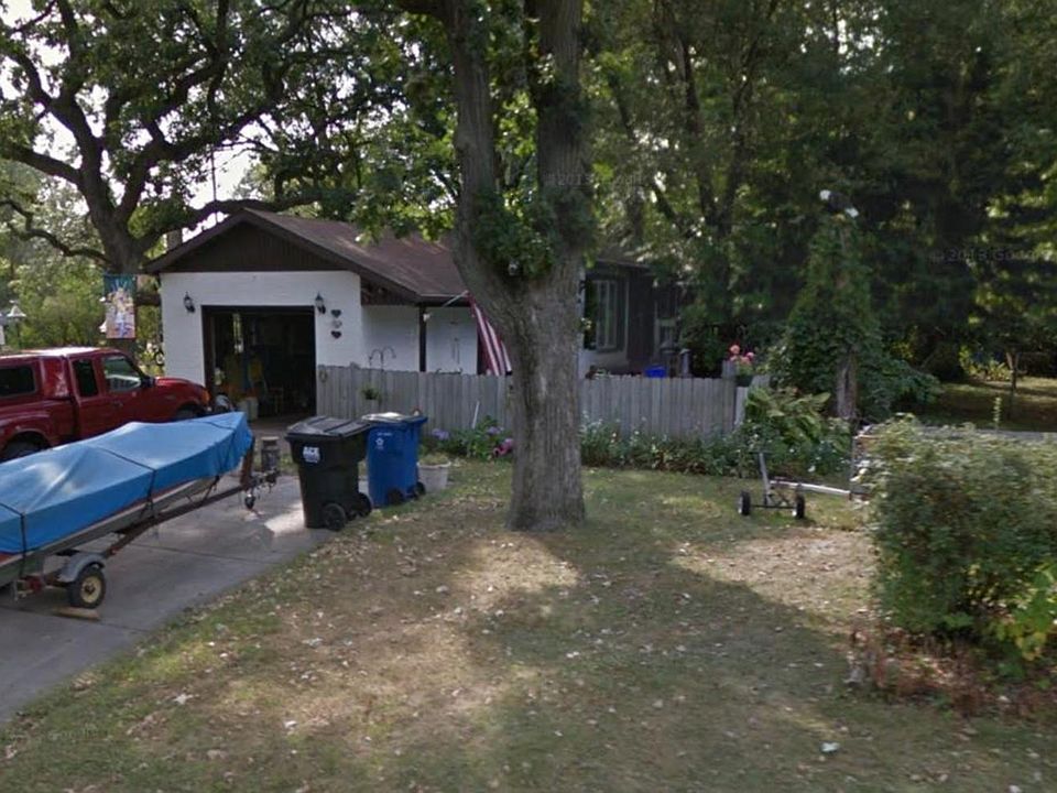 2nd image of 1685 73rd Ave NE