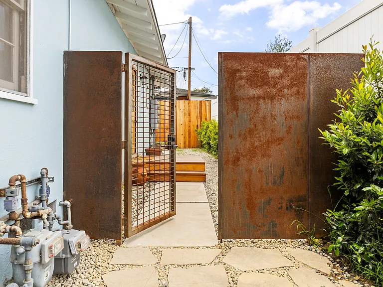 8327 Wiley Post Ave — Photo 17